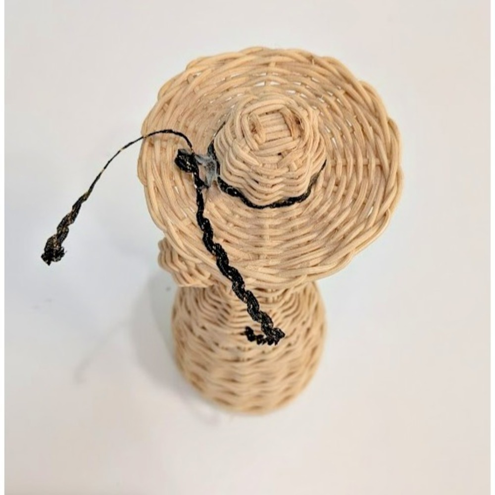 Woven Wicker Lady With Her Basket And Straw Hat Vintage Natural Wicker Unique - Picture 7 of 7